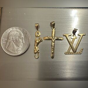 18k Gold Pendants. Please read